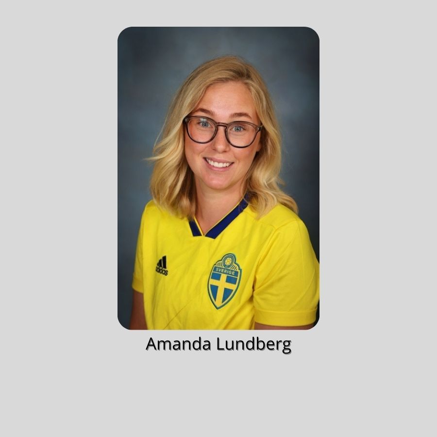 Amanda med fotbollströja.
