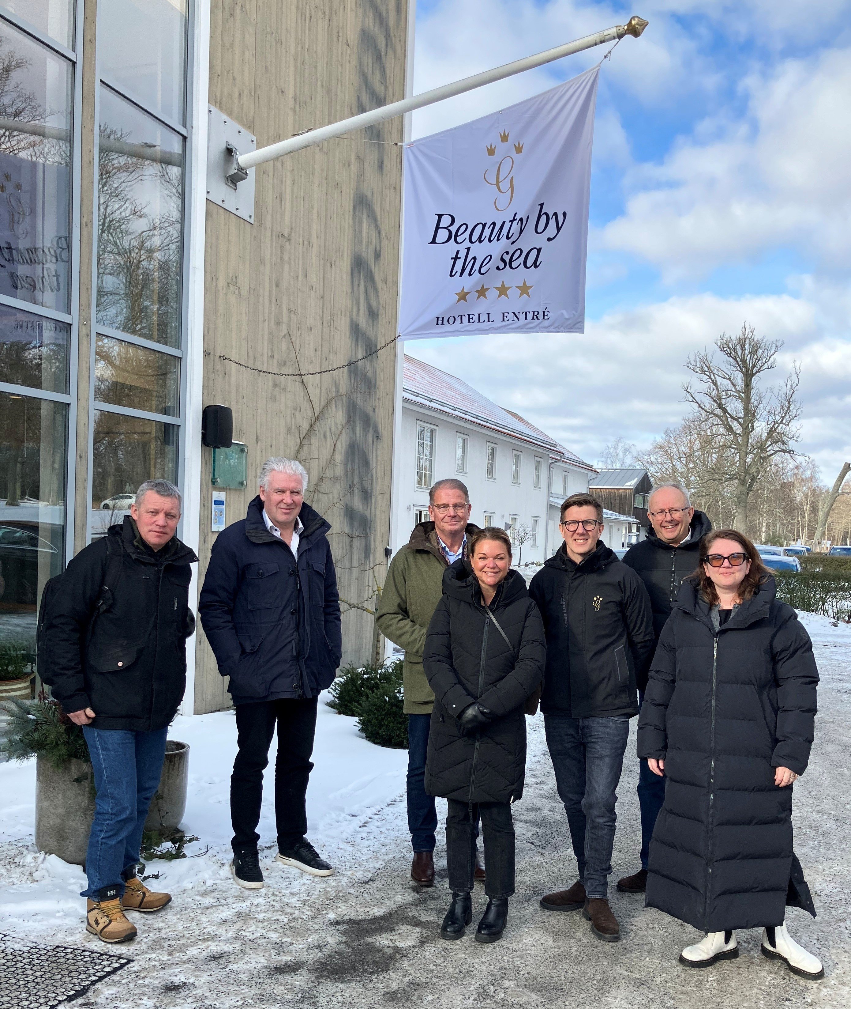 En grupp personer framför Gränsö Slott Hotell & Spa