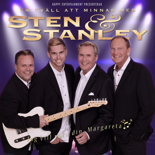 Hela badet syns på bilden. De ler och ser väldigt spelsugna ut.