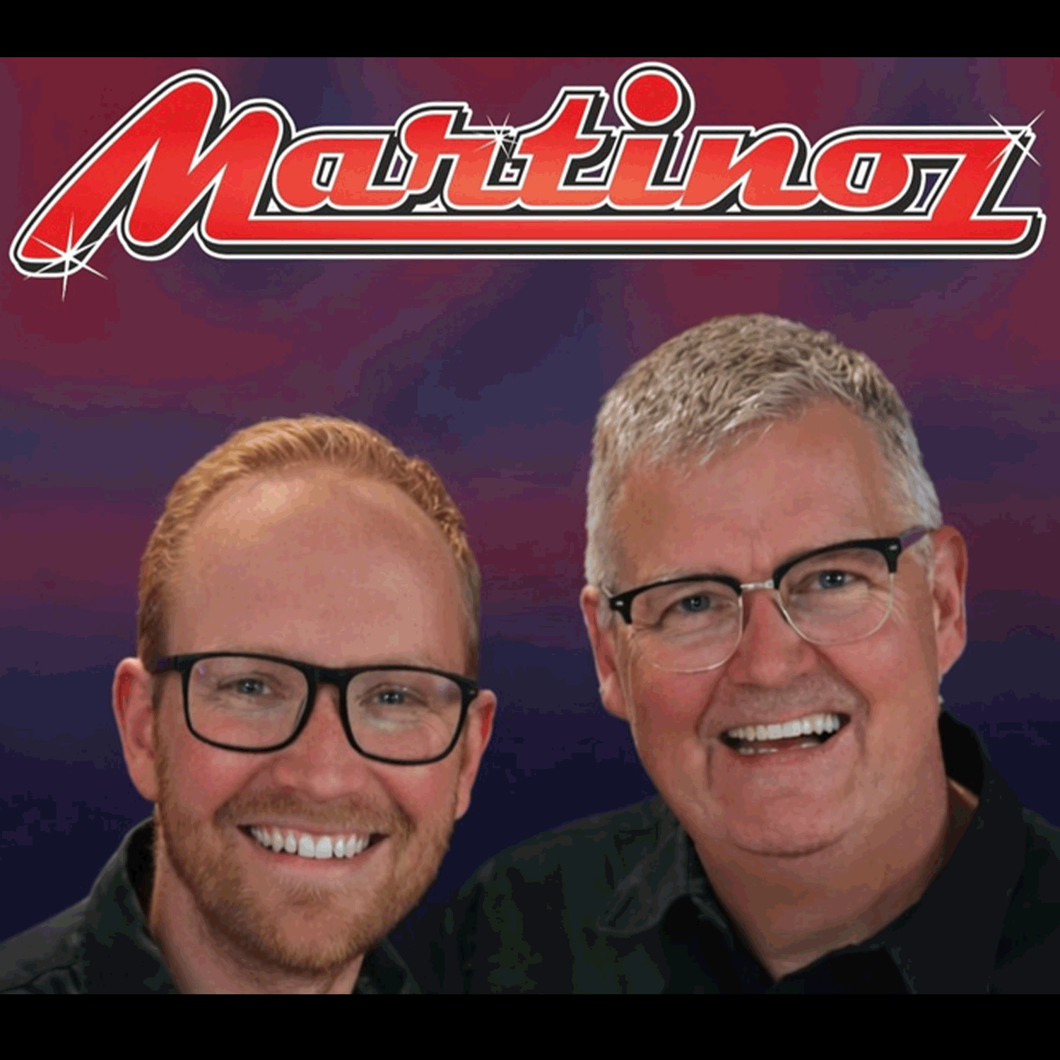 Här är killarna i Martinoz, de ler mot dig och båda männen bär glasögon