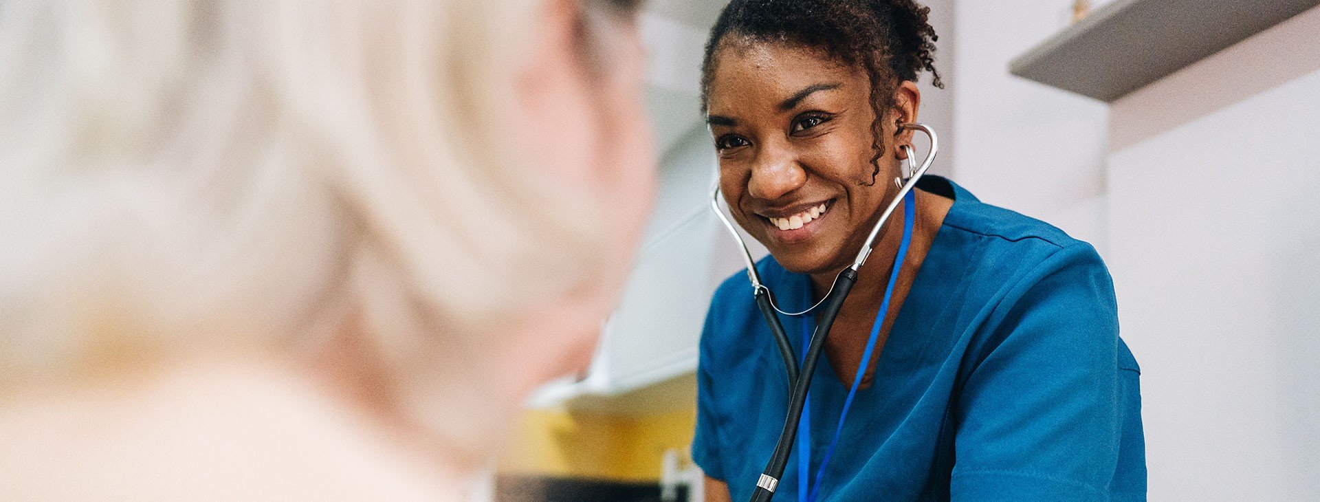 Sjuksköterska som möter patient