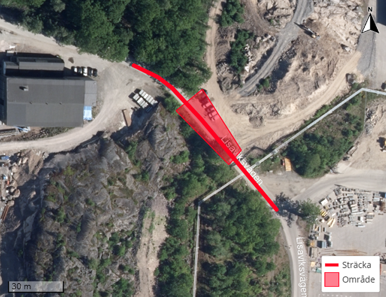 Bild på en del av Lisaviksvägen i Västervik som stängs av för trafik. 