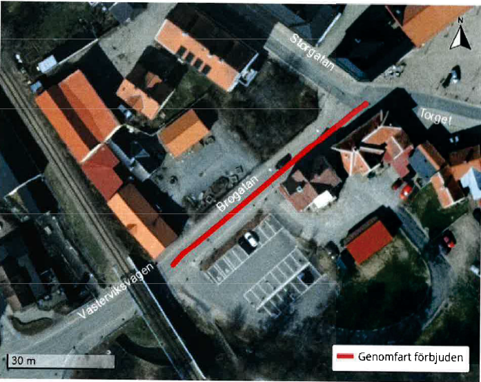 På Brogatan i Gamleby sträckan mellan Storgatan och Västerviksvägen får motorfordon inte föras.
