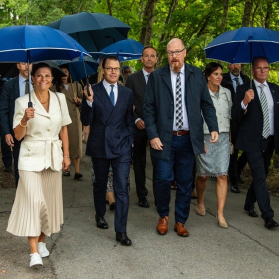 Kronprinsessan Victoria, Prins Daniel, landshövding Allan Widman, historisk ciseron Mattias Berg, Annette Hjalmarsson och kommunstyrelsens ordförande Harald Hjalmarsson