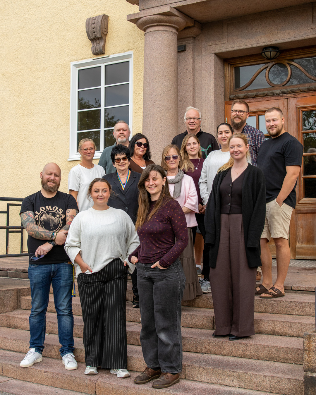 Gruppbild på Vuxenehetens medarbetare.