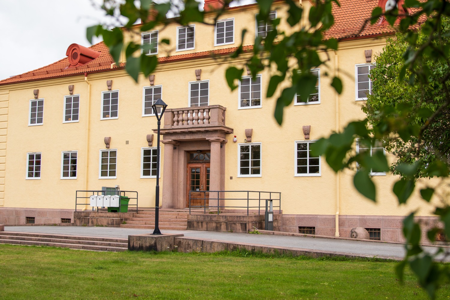 Exteriörbild på Vuxenehetens nya lokaler.