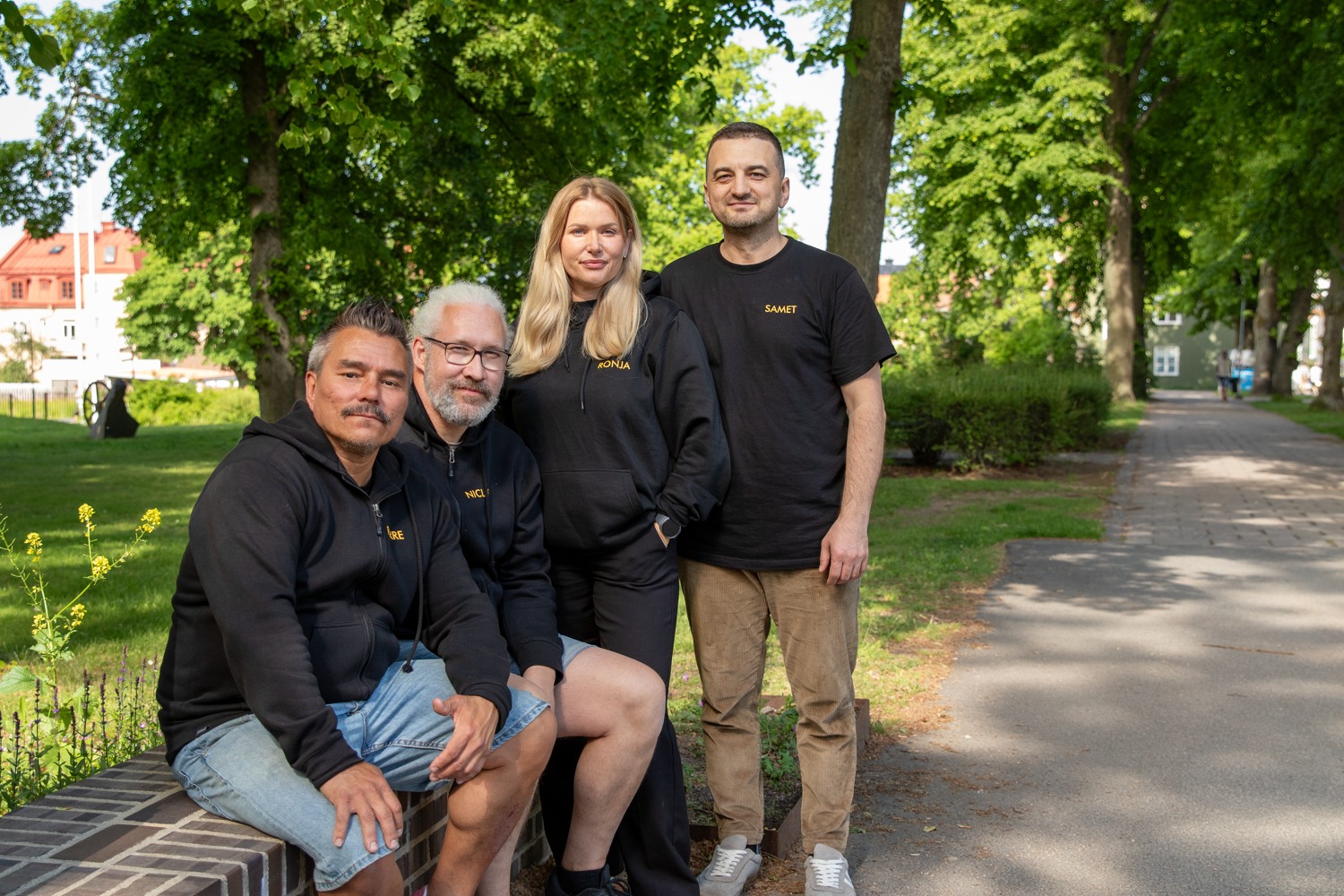 Bild på Pierre, Niclas, Ronja och Samet från Vuxna på stan.